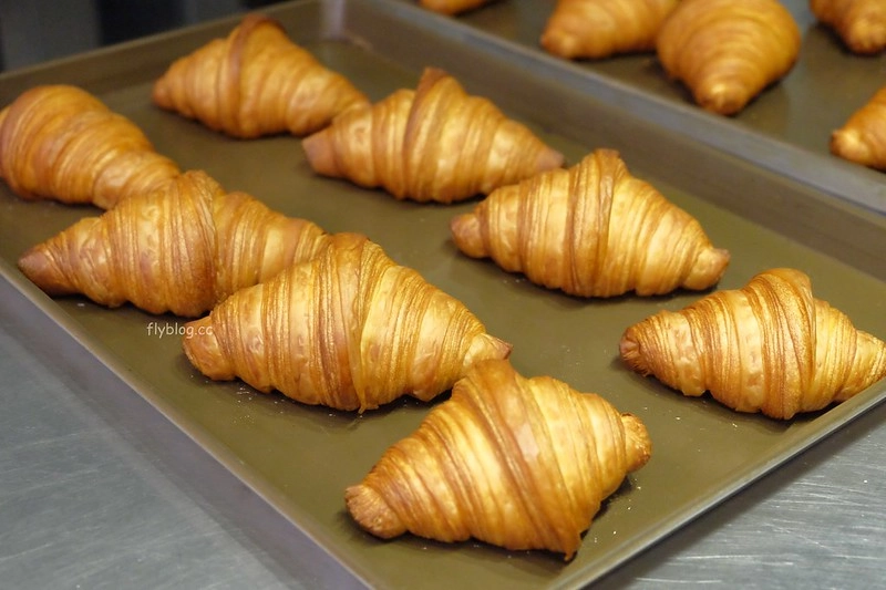 台中西區｜Mr. 啃蛋黃酥．一顆178元天價級的蛋黃酥，一開放預購還是秒殺 @飛天璇的口袋