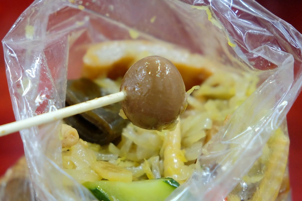 台中南區｜黃金滷味．好吃清爽又入味的滷味，忠孝夜市人氣美食推薦 @飛天璇的口袋