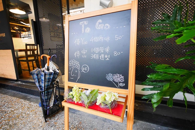 惠蓀咖啡┃台中西區：超可愛的大佛雞蛋糕，可以自行DIY大佛髮型，審計新村美食推薦 @飛天璇的口袋