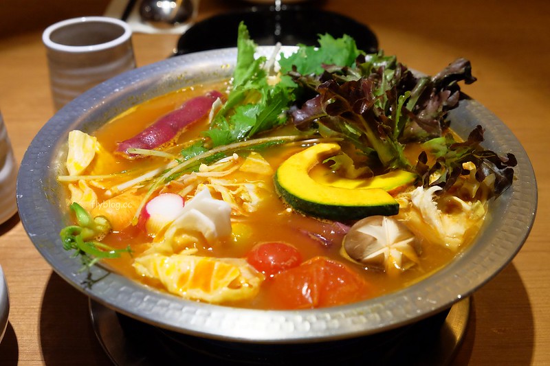 空也蔬食火鍋┃台中西屯：輕井澤集團又一力作，一個人也可以吃小火鍋，湯頭有多種選擇 @飛天璇的口袋