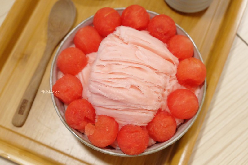 春雪冰の屋┃台中西區：簡單清新的日式冰店，天然單純的水果味呈現 @飛天璇的口袋