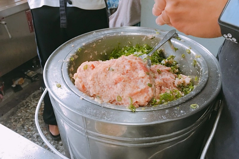 【台中北屯】立早湯包，銅板價就可以吃到好立早湯包，皮薄餡多還會噴汁，吃湯包不用到宜蘭了 @飛天璇的口袋