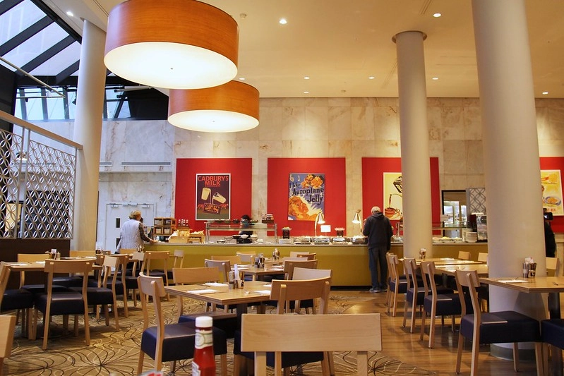 澳洲珀斯｜Four Points By Sheraton 福朋喜來登飯店，珀斯體育館正對面，隔壁有便利商店 @飛天璇的口袋