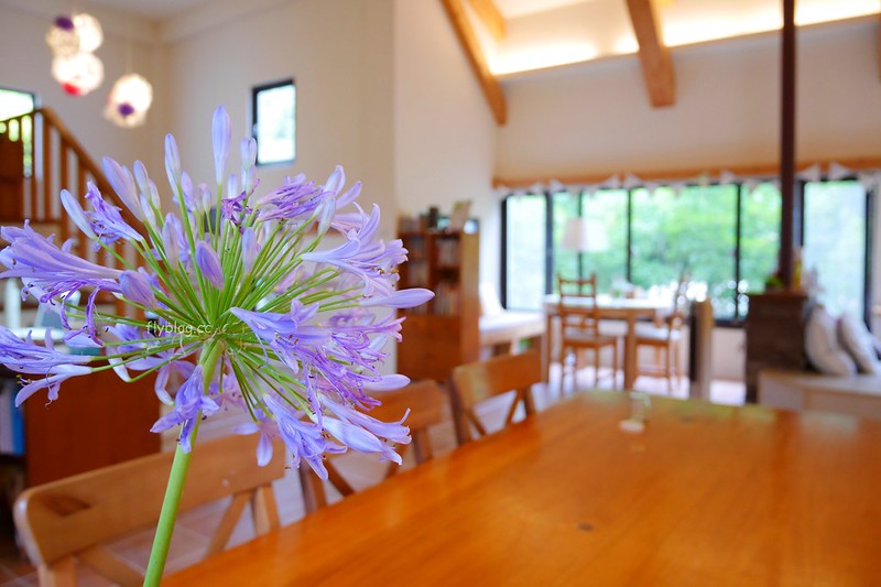 台中新社｜緩慢尋路香草House．住在薰衣草森林裡享受大自然，晚上觀賞夜間童話旋轉木馬 @飛天璇的口袋