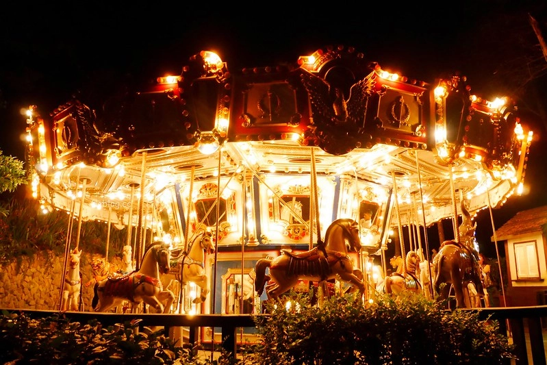 台中新社｜緩慢尋路香草House．住在薰衣草森林裡享受大自然，晚上觀賞夜間童話旋轉木馬 @飛天璇的口袋