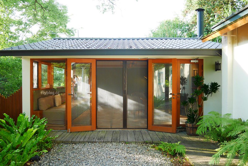 台中新社｜緩慢尋路香草House．住在薰衣草森林裡享受大自然，晚上觀賞夜間童話旋轉木馬 @飛天璇的口袋