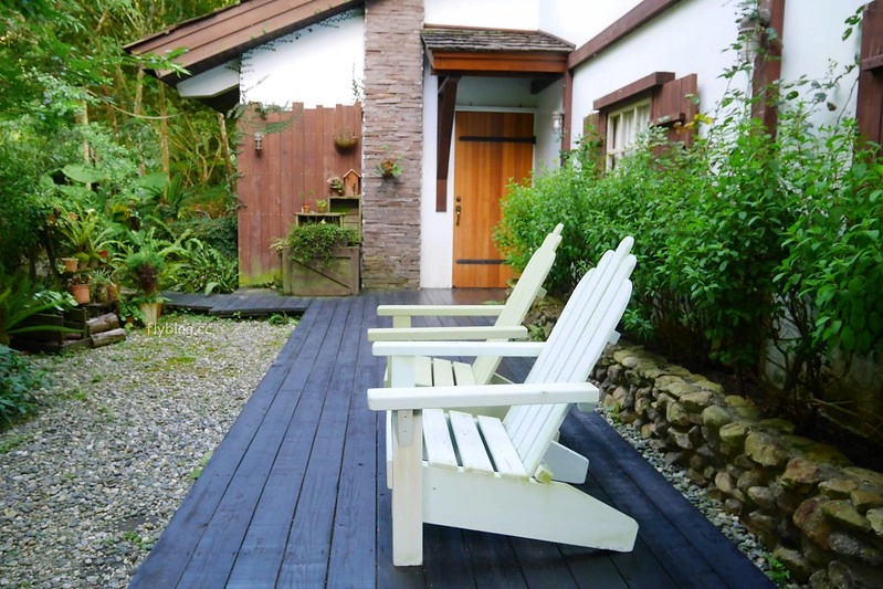 台中新社｜緩慢尋路香草House．住在薰衣草森林裡享受大自然，晚上觀賞夜間童話旋轉木馬 @飛天璇的口袋