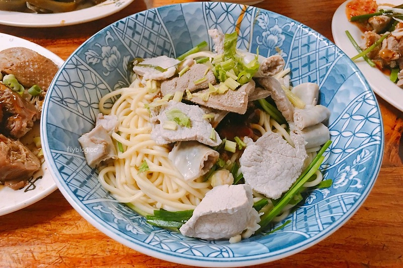 苗栗三義｜大家好麵店．工業區對面超人氣麵店，東西好吃實在有誠意 @飛天璇的口袋