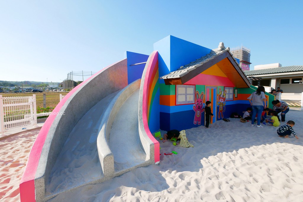 彩虹眷村┃台中景點：知名旅遊雜誌選為世界的秘密奇跡，可愛夢幻版的彩繪童話世界 @飛天璇的口袋