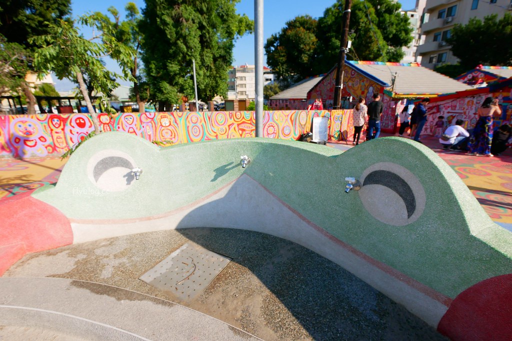 彩虹眷村┃台中景點：知名旅遊雜誌選為世界的秘密奇跡，可愛夢幻版的彩繪童話世界 @飛天璇的口袋