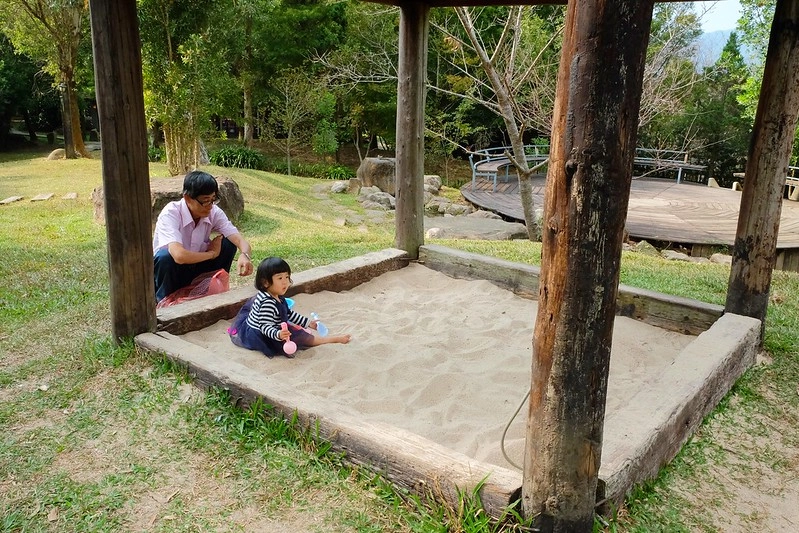 VilaVilla魔法莊園｜苗栗卓蘭景觀餐廳，結合樹屋、沙坑、溜滑梯，苗栗親子美食旅遊景點推薦 @飛天璇的口袋