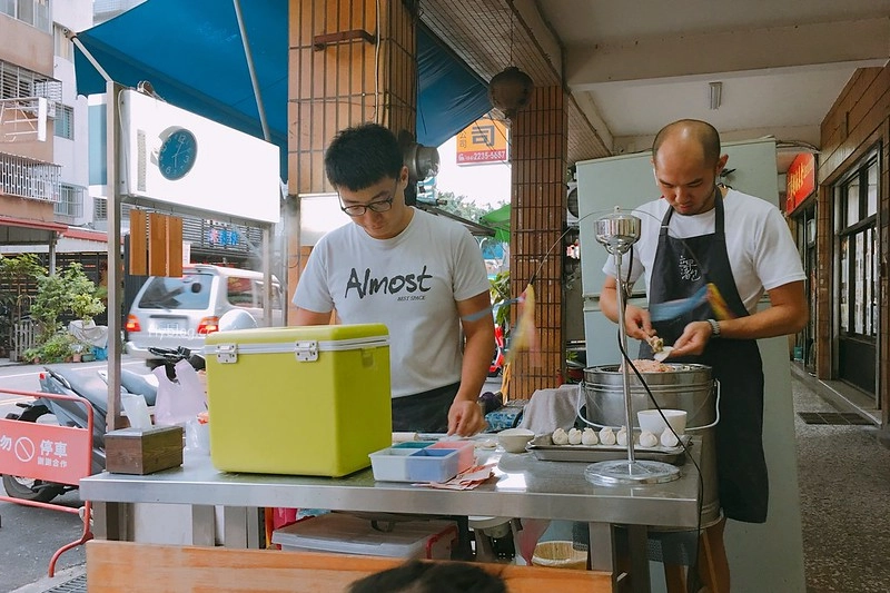 【台中北屯】立早湯包，銅板價就可以吃到好立早湯包，皮薄餡多還會噴汁，吃湯包不用到宜蘭了 @飛天璇的口袋