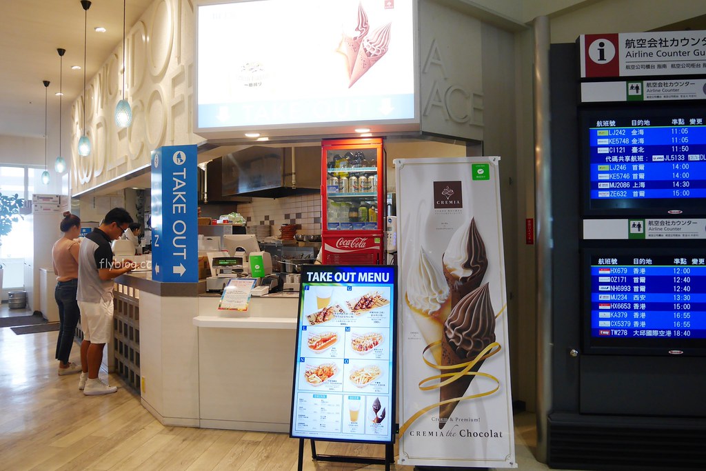 日本沖繩｜Cremia 克雷米爾．那霸機場離境前花光日幣，來一支北海道戀人霜淇淋 @飛天璇的口袋