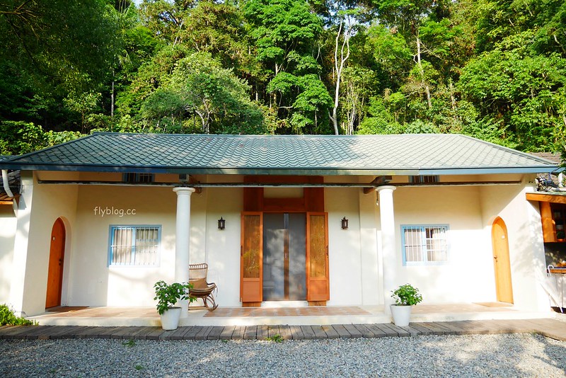 台中新社｜緩慢尋路香草House．住在薰衣草森林裡享受大自然，晚上觀賞夜間童話旋轉木馬 @飛天璇的口袋