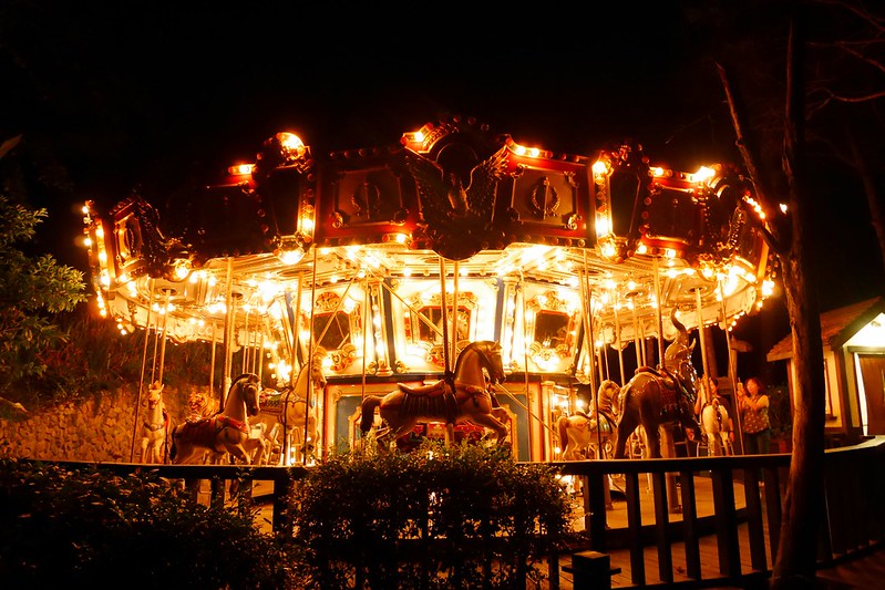 台中新社｜緩慢尋路香草House．住在薰衣草森林裡享受大自然，晚上觀賞夜間童話旋轉木馬 @飛天璇的口袋