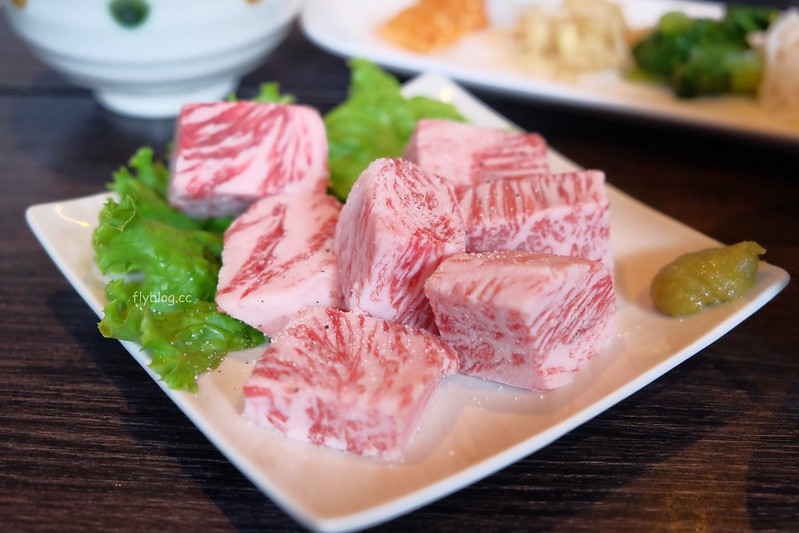 日本沖繩｜琉球的牛 恩納店．網友推薦沖繩必吃的燒肉店，推薦午餐套餐更超值划算 @飛天璇的口袋