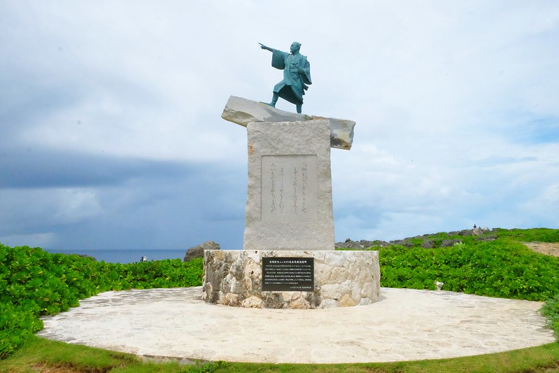 日本沖繩｜殘波岬燈塔．沖繩本島最西邊的夕陽美景，綿延2公里的天然斷崖 @飛天璇的口袋