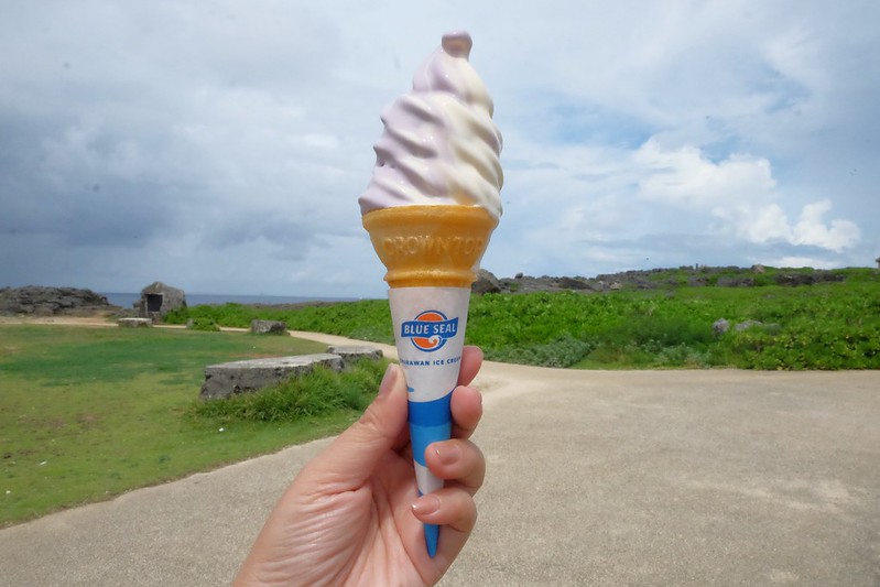 日本沖繩｜殘波岬燈塔．沖繩本島最西邊的夕陽美景，綿延2公里的天然斷崖 @飛天璇的口袋