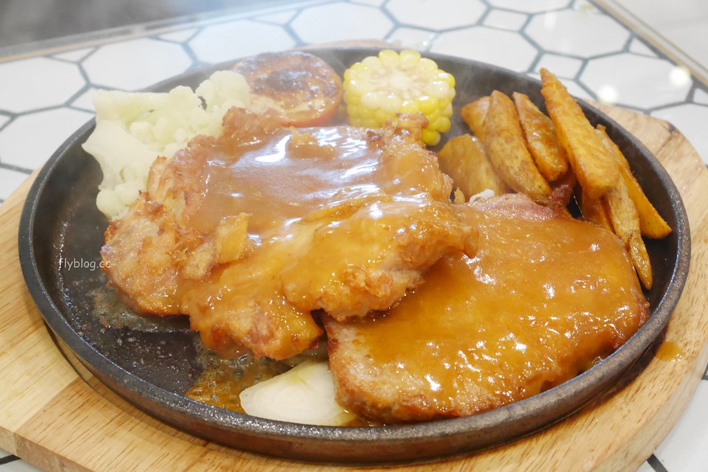 【香港尖沙咀】荔園茶餐廳~以遊戲場為主題，充滿現代感的茶餐廳，餐點中西融合而變化 @飛天璇的口袋