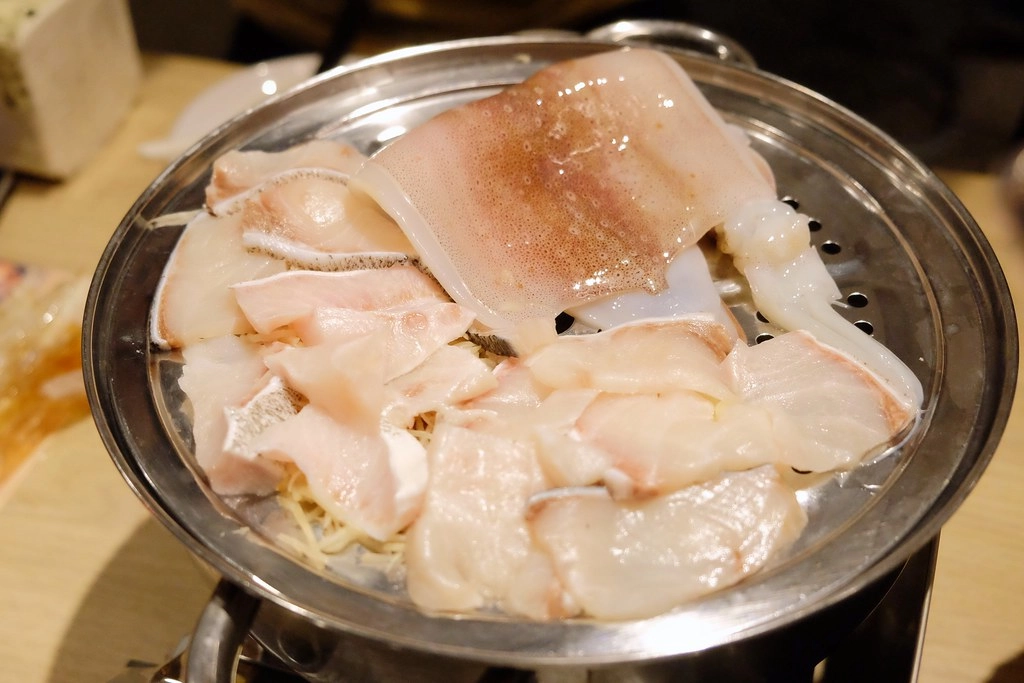 鮮食堂海鮮蒸鍋：一層一層堆疊的海鮮蒸鍋，澎湖海鮮就是鮮甜好吃沒話說 @飛天璇的口袋