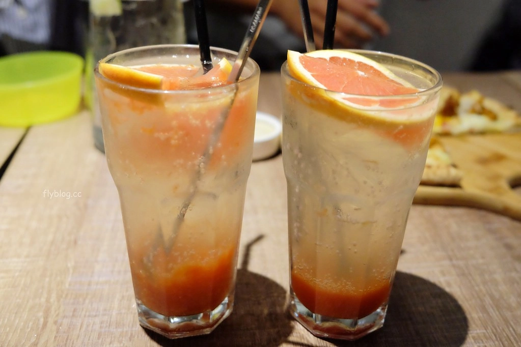 台北信義｜請請義大利麵逸仙店，餐點好吃份量又多，披薩甜點也很好吃，台北義式餐廳推薦 @飛天璇的口袋