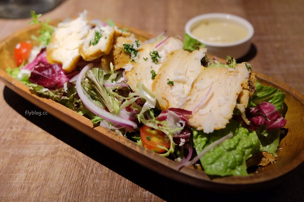 台北信義｜請請義大利麵逸仙店，餐點好吃份量又多，披薩甜點也很好吃，台北義式餐廳推薦 @飛天璇的口袋