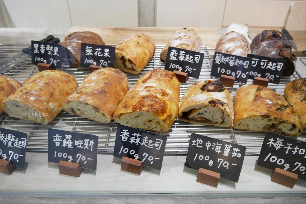 台中西屯｜多爾法式烘焙 DORE French Bakehouse．台中七期最美的麵包店，早午餐酸麵包都好吃 @飛天璇的口袋