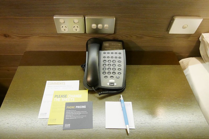 澳洲珀斯｜Four Points By Sheraton 福朋喜來登飯店，珀斯體育館正對面，隔壁有便利商店 @飛天璇的口袋