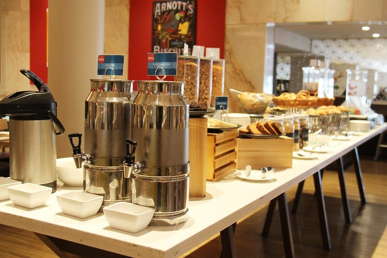 澳洲珀斯｜Four Points By Sheraton 福朋喜來登飯店，珀斯體育館正對面，隔壁有便利商店 @飛天璇的口袋