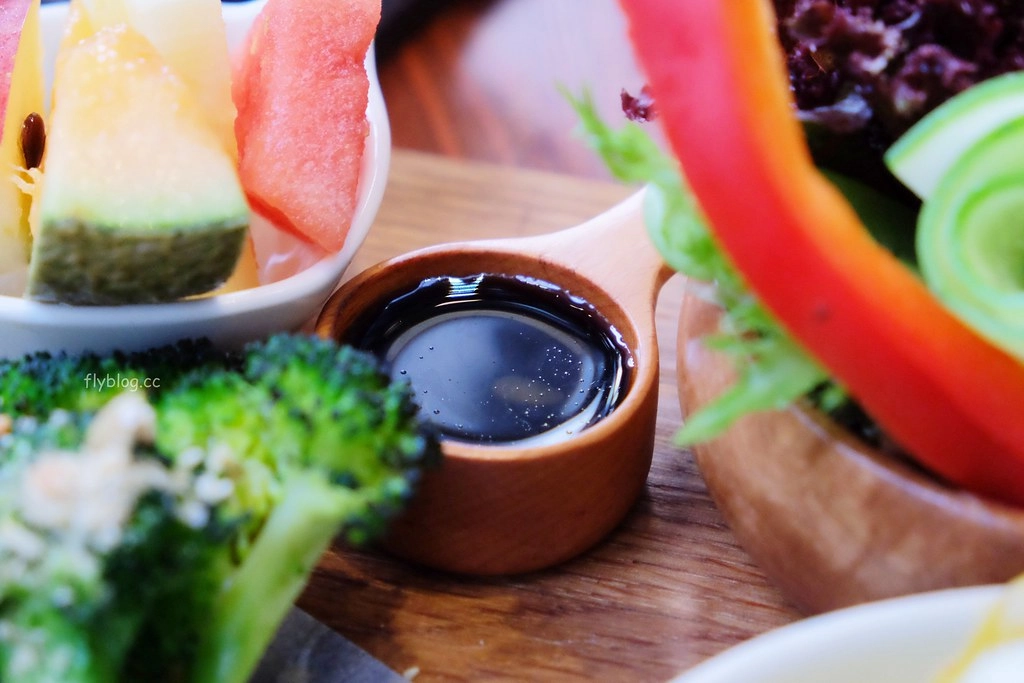 台中西區｜堅果小巷，超美落地窗玻璃屋老宅建築，餐點用心好吃變化性高 @飛天璇的口袋