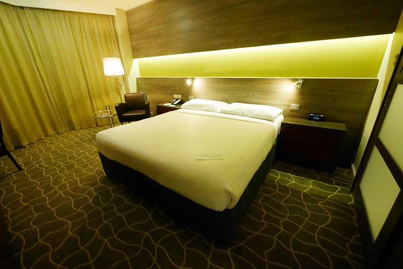 澳洲珀斯｜Four Points By Sheraton 福朋喜來登飯店，珀斯體育館正對面，隔壁有便利商店 @飛天璇的口袋