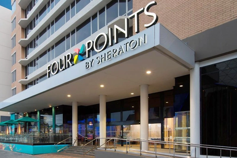 澳洲珀斯｜Four Points By Sheraton 福朋喜來登飯店，珀斯體育館正對面，隔壁有便利商店 @飛天璇的口袋