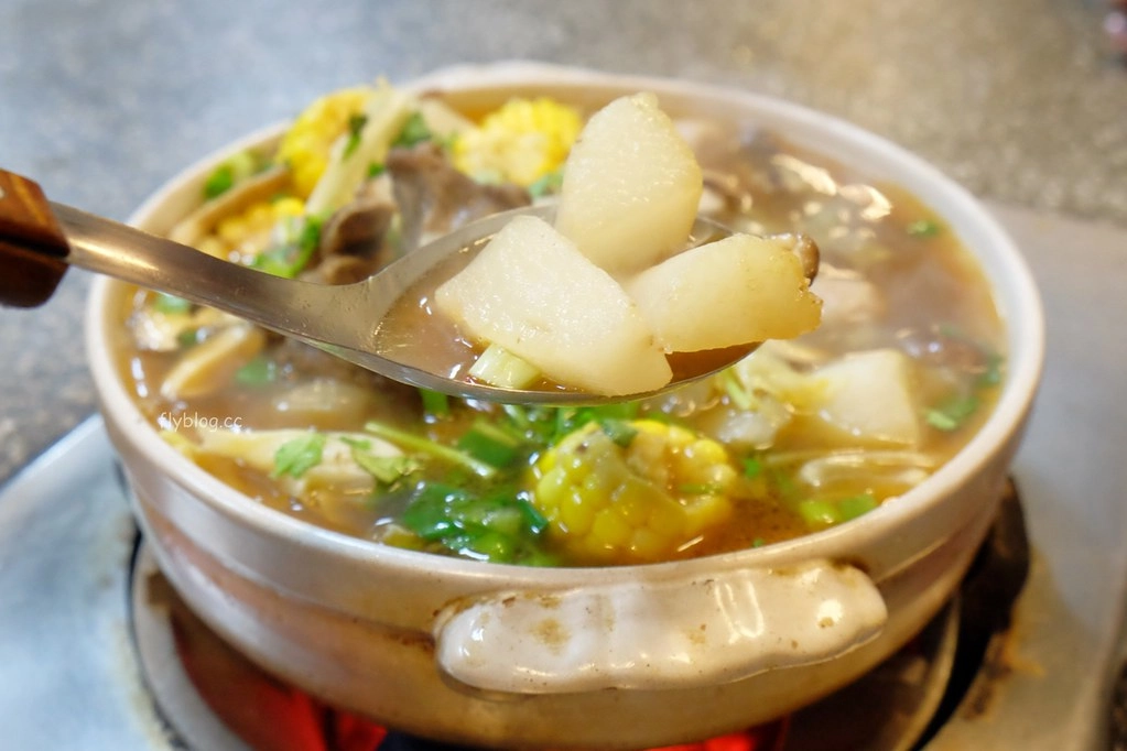 石桌羊肉爐｜在棚子裡面吃羊肉爐，還有很多熱炒可以選擇 @飛天璇的口袋