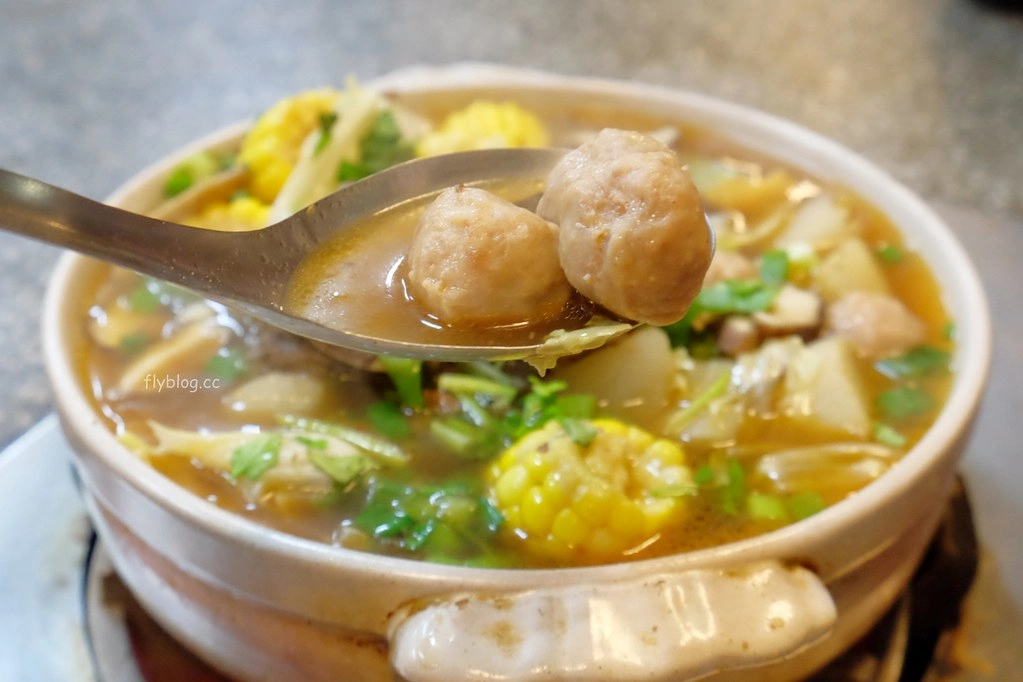 石桌羊肉爐｜在棚子裡面吃羊肉爐，還有很多熱炒可以選擇 @飛天璇的口袋