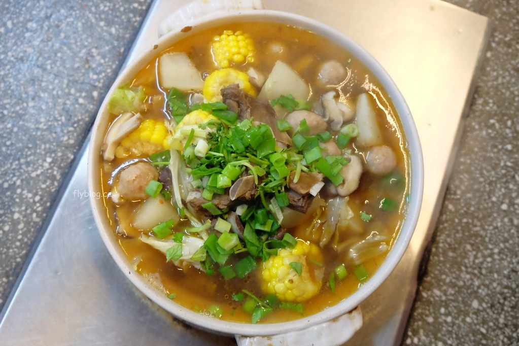 石桌羊肉爐｜在棚子裡面吃羊肉爐，還有很多熱炒可以選擇 @飛天璇的口袋