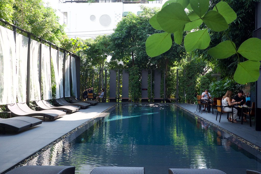 泰國清邁｜尼曼床的飯店 BED Nimman，尼曼區文青飯店推薦，冰箱蛋糕水果吃到飽，還有超浪漫中庭游泳池 @飛天璇的口袋