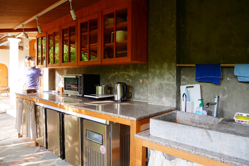 台中新社｜緩慢尋路香草House．住在薰衣草森林裡享受大自然，晚上觀賞夜間童話旋轉木馬 @飛天璇的口袋