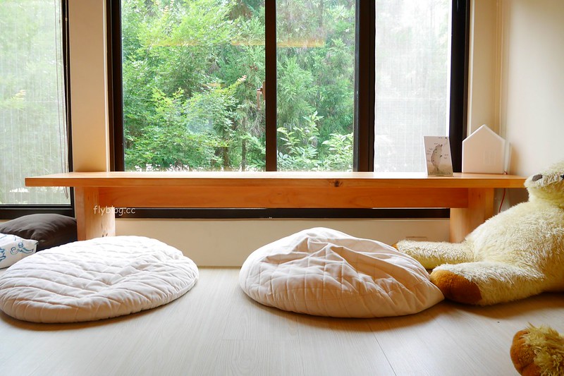 台中新社｜緩慢尋路香草House．住在薰衣草森林裡享受大自然，晚上觀賞夜間童話旋轉木馬 @飛天璇的口袋