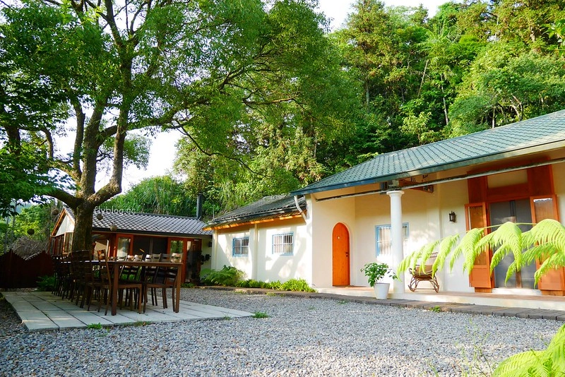 台中新社｜緩慢尋路香草House．住在薰衣草森林裡享受大自然，晚上觀賞夜間童話旋轉木馬 @飛天璇的口袋