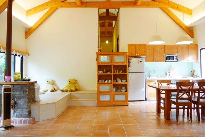 台中新社｜緩慢尋路香草House．住在薰衣草森林裡享受大自然，晚上觀賞夜間童話旋轉木馬 @飛天璇的口袋