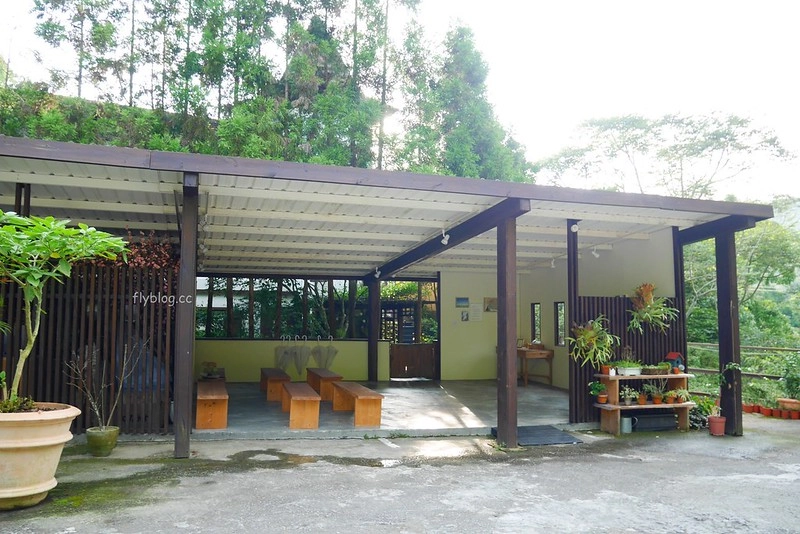 台中新社｜緩慢尋路香草House．住在薰衣草森林裡享受大自然，晚上觀賞夜間童話旋轉木馬 @飛天璇的口袋