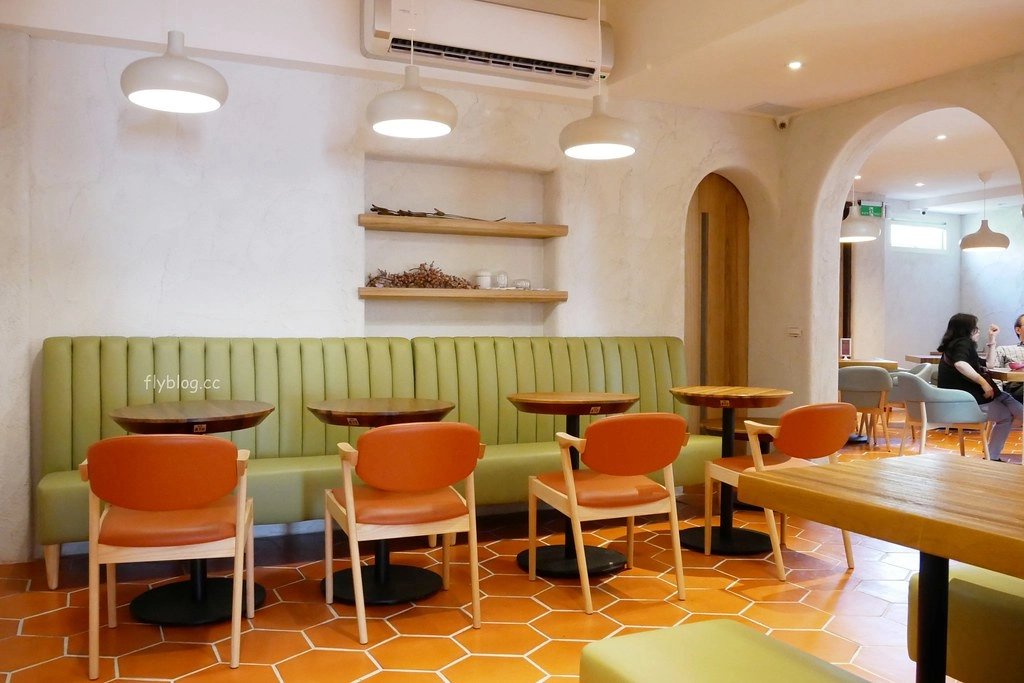 貓門．MOMENT┃台中南屯：彩虹眷村對面景觀餐點，環境不錯餐點我覺得還有進步空間 @飛天璇的口袋