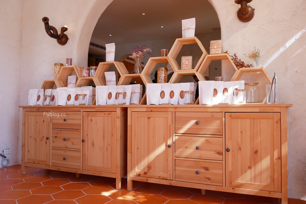 貓門．MOMENT┃台中南屯：彩虹眷村對面景觀餐點，環境不錯餐點我覺得還有進步空間 @飛天璇的口袋