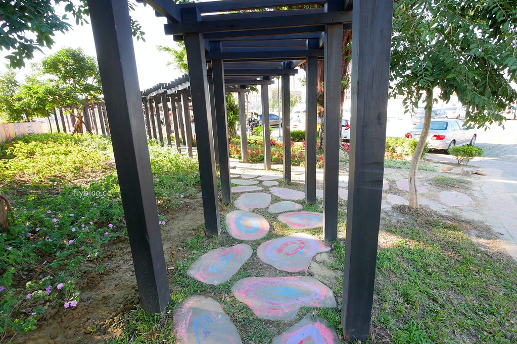 彩虹眷村┃台中景點：知名旅遊雜誌選為世界的秘密奇跡，可愛夢幻版的彩繪童話世界 @飛天璇的口袋