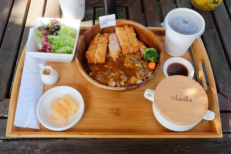 VilaVilla魔法莊園｜苗栗卓蘭景觀餐廳，結合樹屋、沙坑、溜滑梯，苗栗親子美食旅遊景點推薦 @飛天璇的口袋