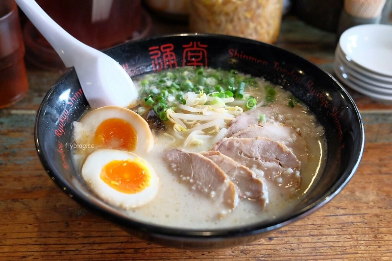 日本沖繩｜通堂拉麵 小祿本店．沖繩超人氣排隊美食，男人味拉麵與女人味拉麵 @飛天璇的口袋