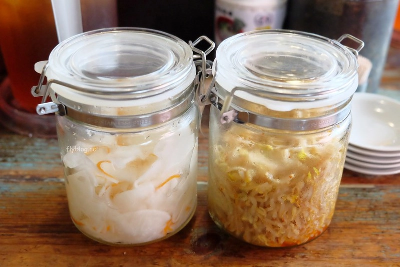 日本沖繩｜通堂拉麵 小祿本店．沖繩超人氣排隊美食，男人味拉麵與女人味拉麵 @飛天璇的口袋