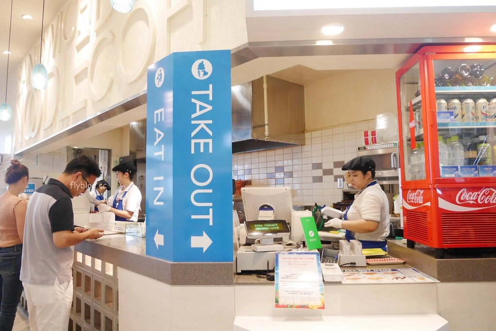 日本沖繩｜Cremia 克雷米爾．那霸機場離境前花光日幣，來一支北海道戀人霜淇淋 @飛天璇的口袋