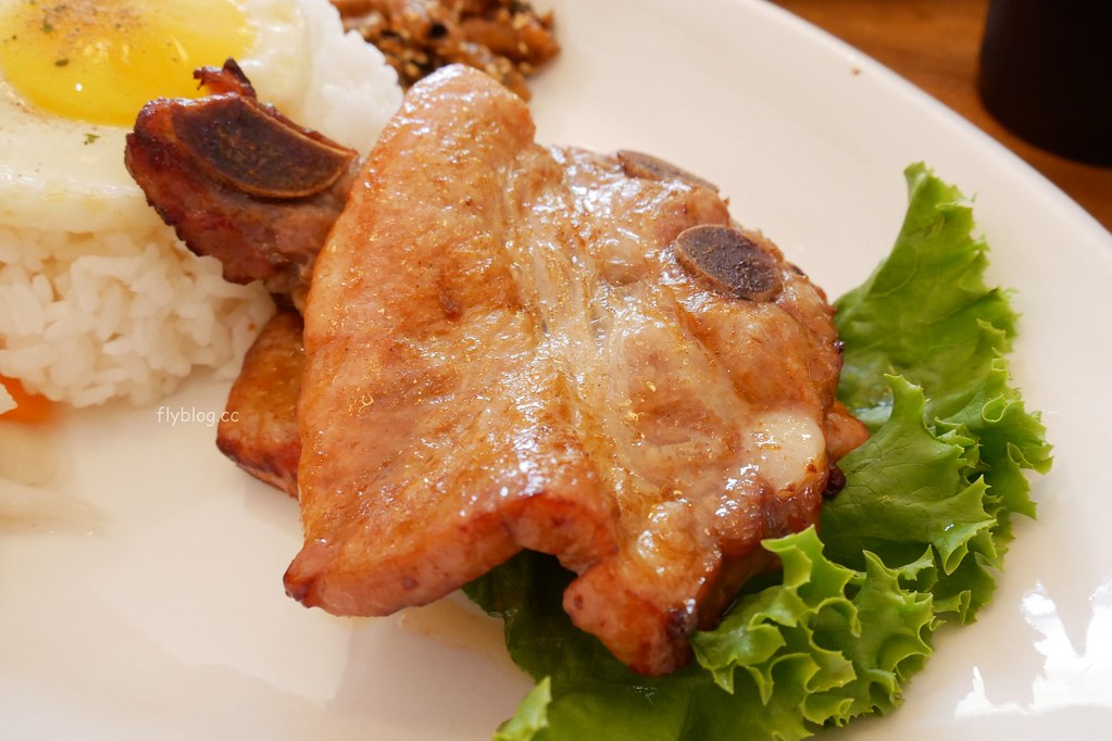 貓門．MOMENT┃台中南屯：彩虹眷村對面景觀餐點，環境不錯餐點我覺得還有進步空間 @飛天璇的口袋