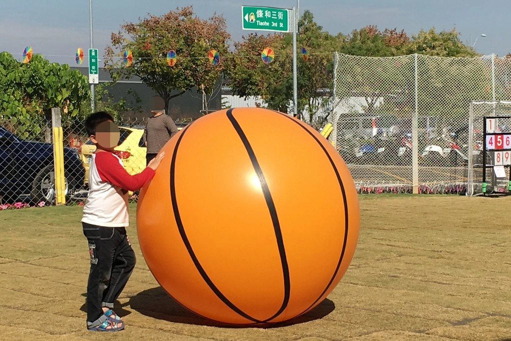 遊戲方塊PLAY食堂｜員林貨櫃屋親子餐廳，兩層樓溜滑梯、戶外草皮、動力砂、大黑板、魚池，小孩子殺體力的好地方 @飛天璇的口袋